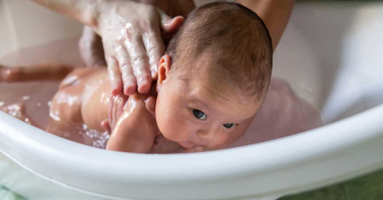 temperatura da água do banho do bebê